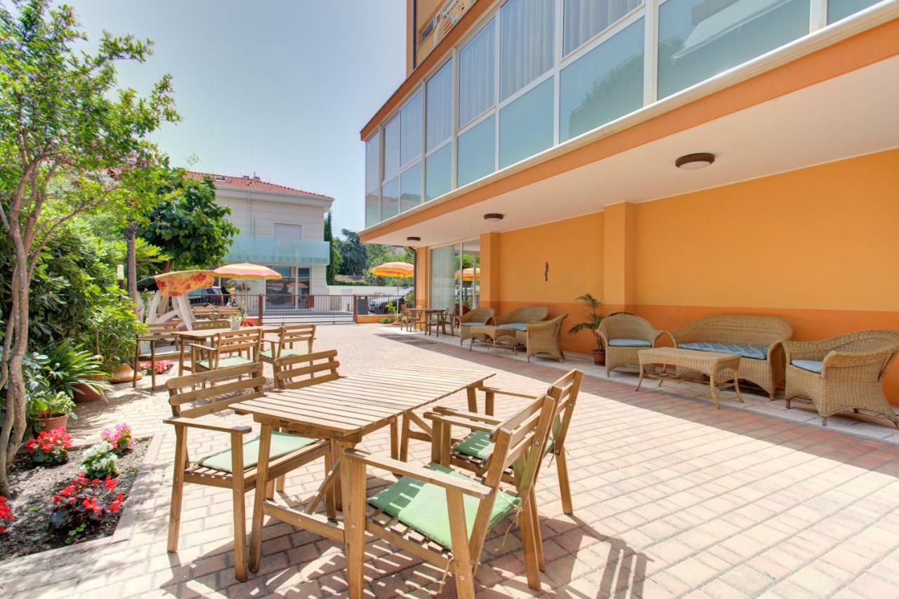 Hotel Nella Rimini Exteriér fotografie